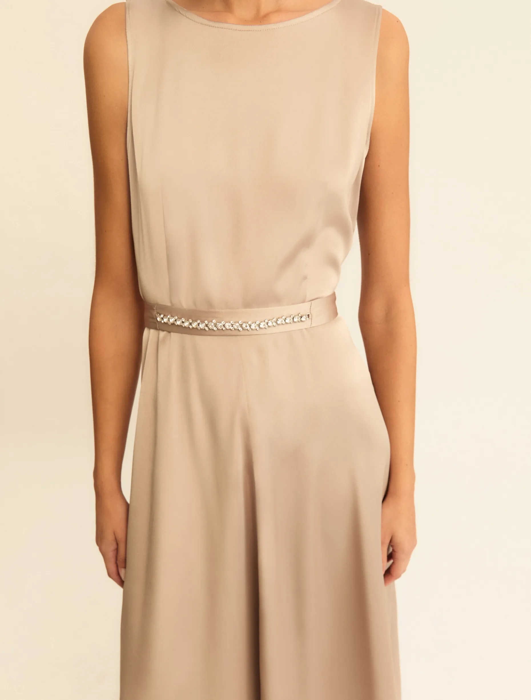 Abito elegante smanicato in raso - BEIGE