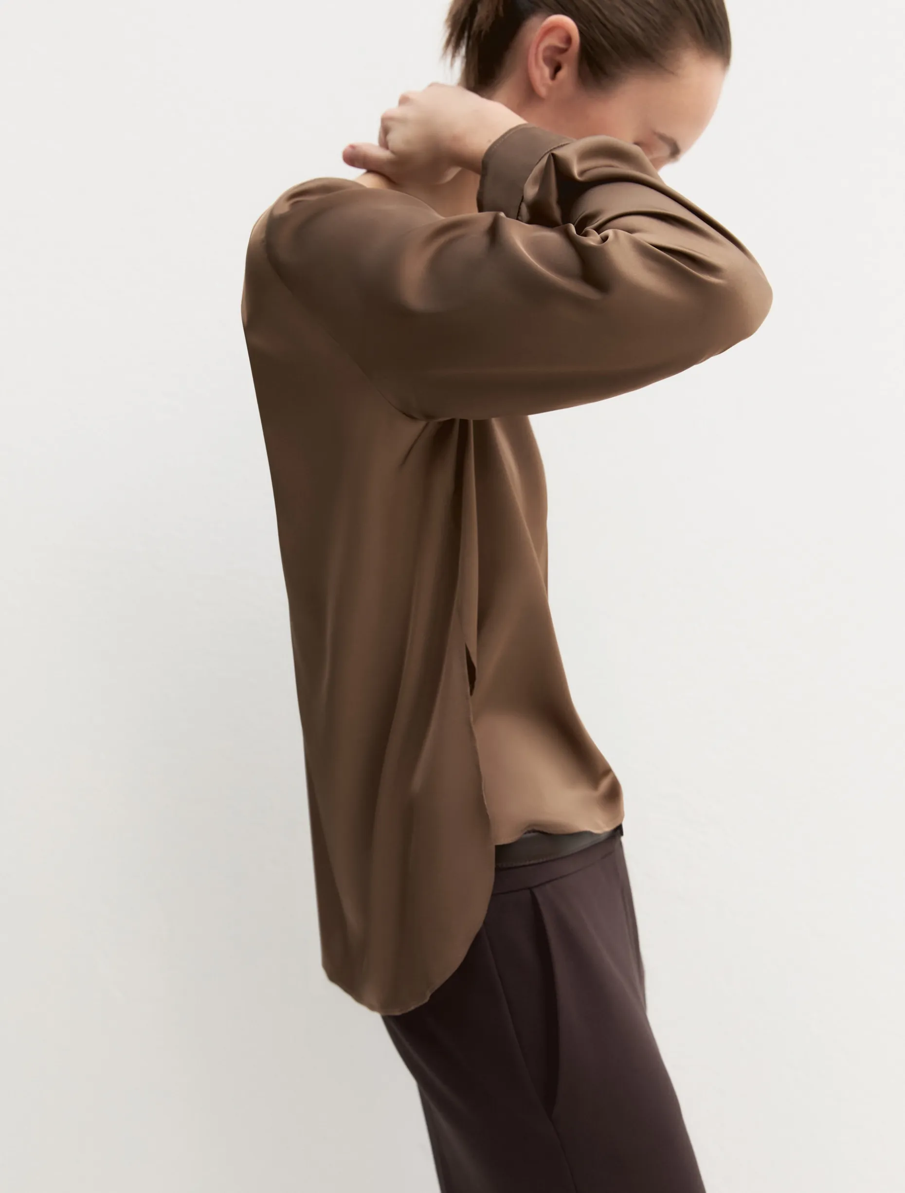 Blusa in raso stretch - TORTORA