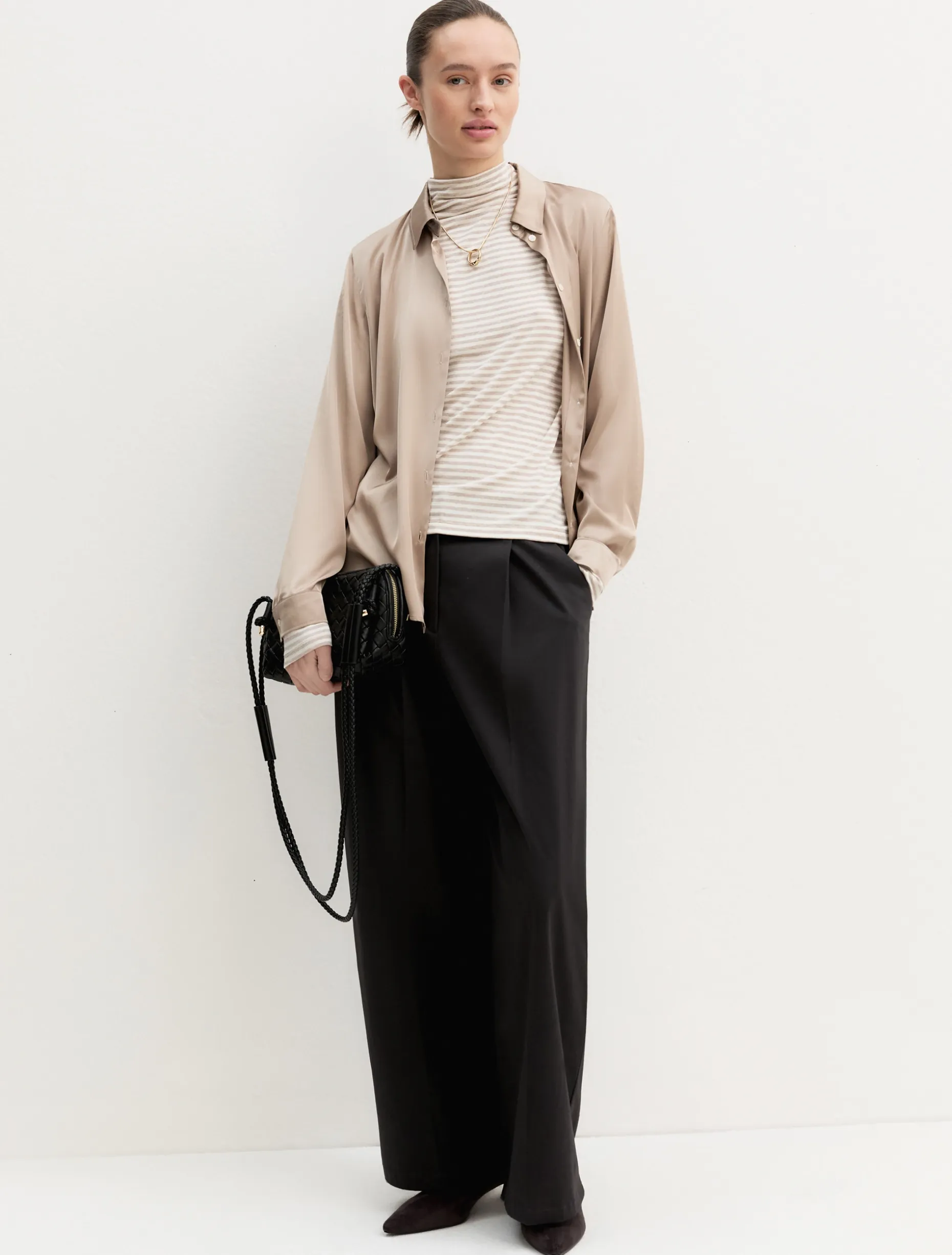 Camicia in raso stretch - ALMOND