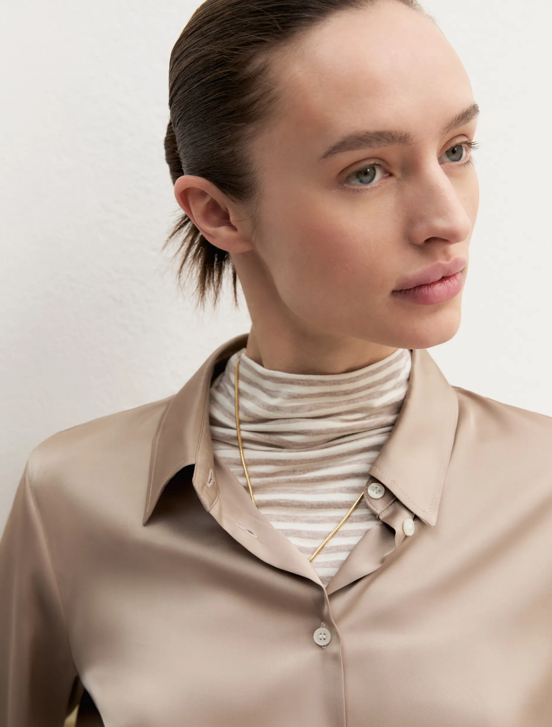 Camicia in raso stretch - ALMOND