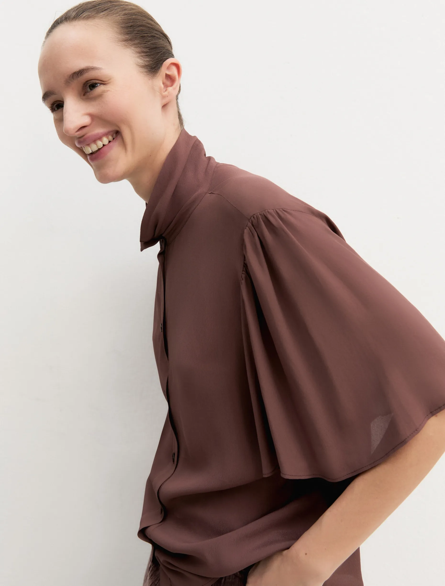 Camicia con maniche a corolla - MARRONE