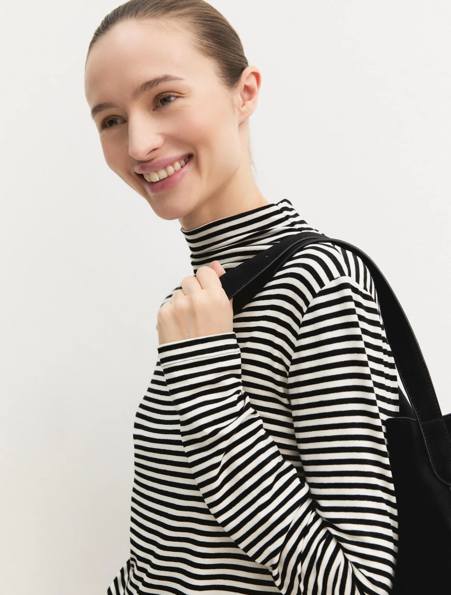Maglia a lupetto in viscosa - NERO