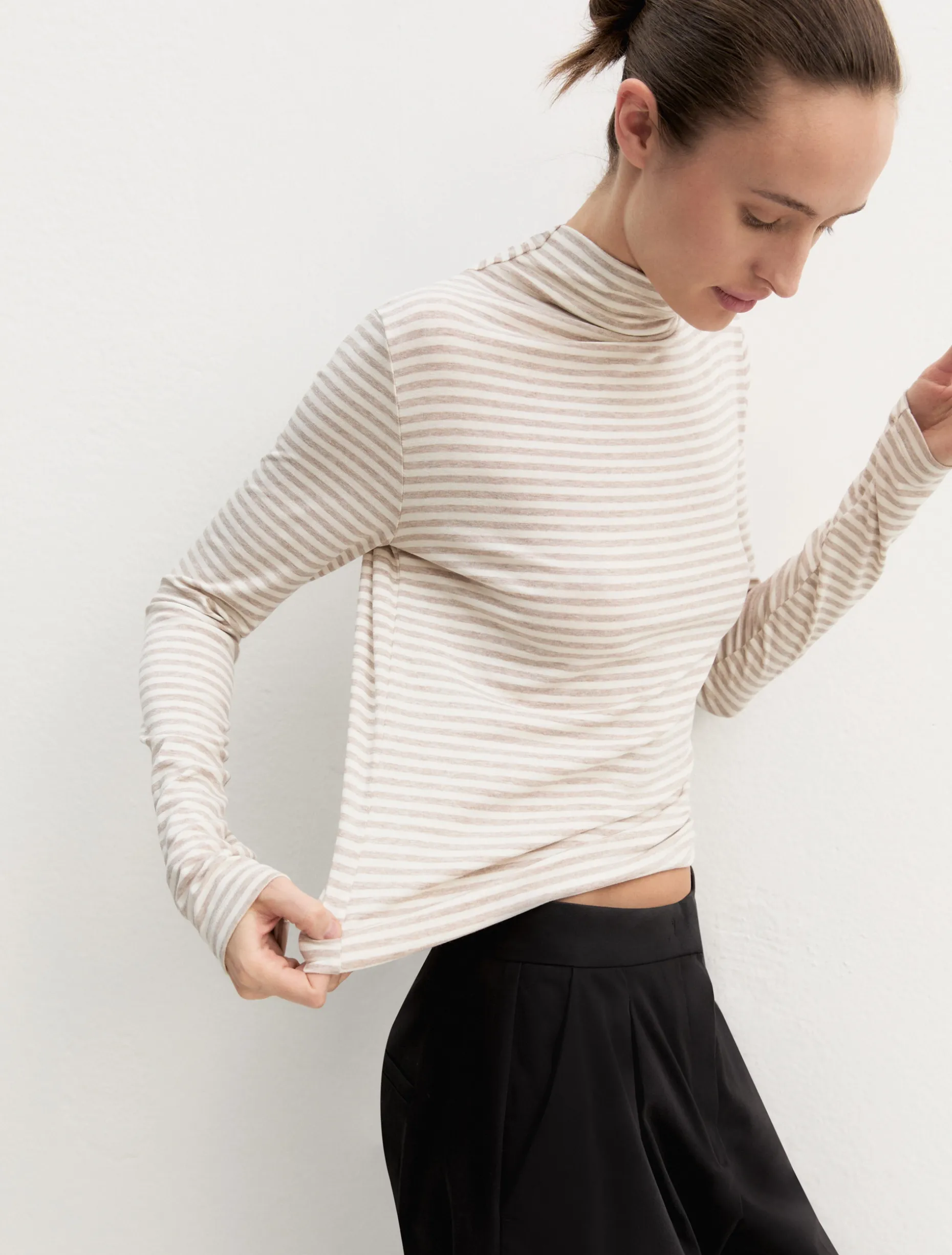 Maglia a lupetto in viscosa - BEIGE
