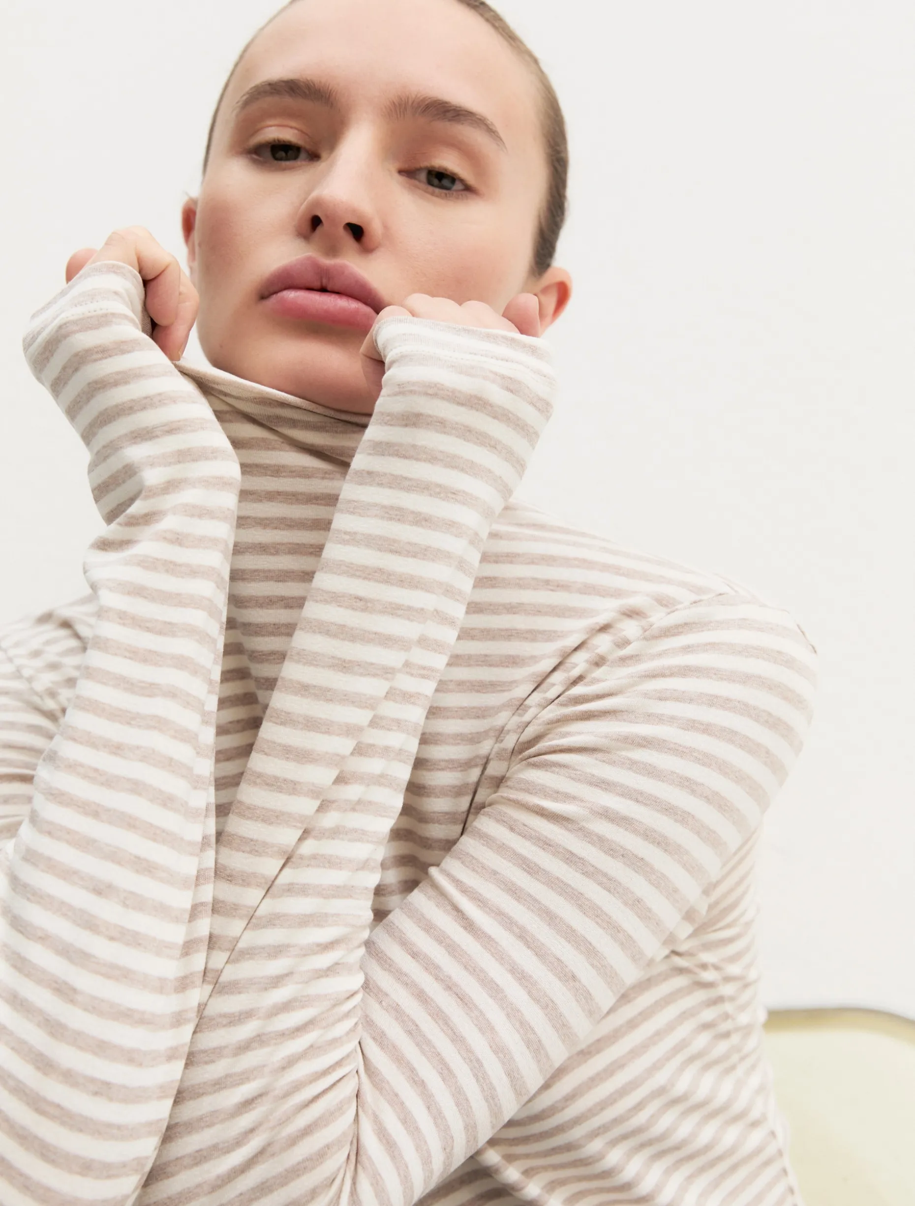 Maglia a lupetto in viscosa - BEIGE