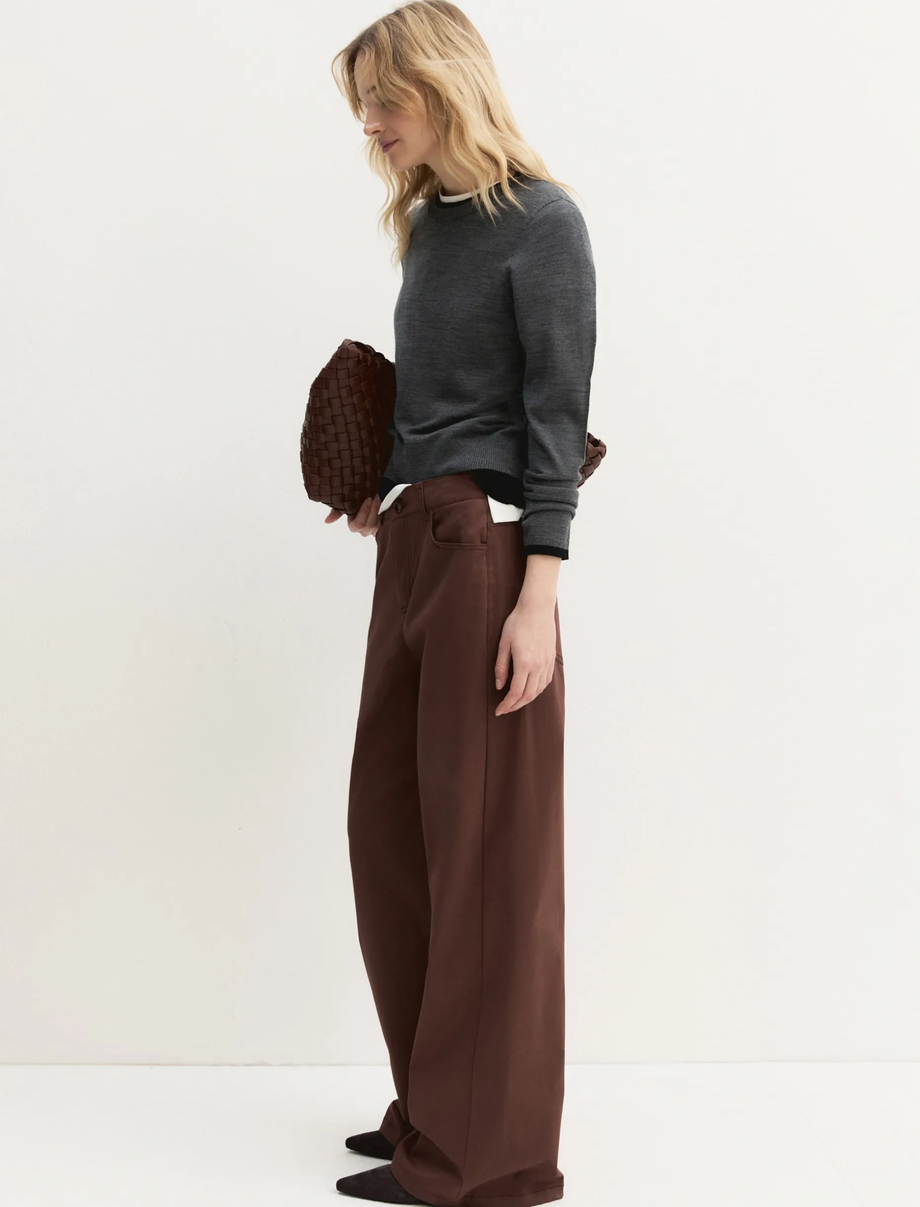 Pantalone 5 tasche in raso stretch - MARRONE
