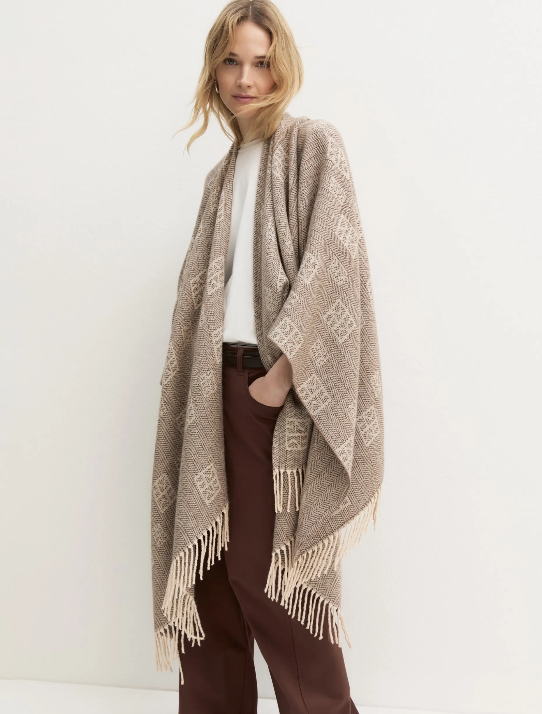 Poncho jacquard con frange - CAMMELLO
